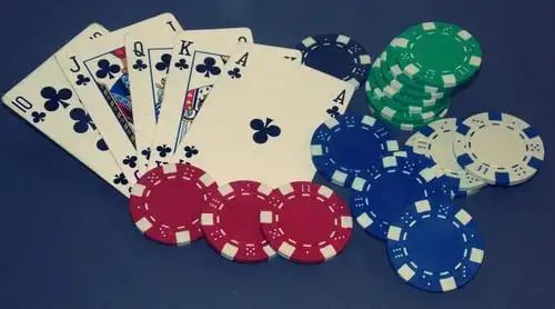 Antarmuka aplikasi mobile mega win188 menampilkan meja Casino Hold'em dan riwayat transaksi
